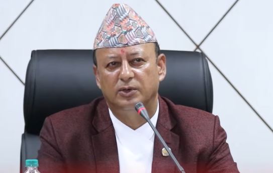 आफ्नै मन्त्रालयको कामप्रति असन्तुष्ट उर्जामन्त्री कर्मचारीसँग झोँकिए, भने -'खर्च गर्न नसक्ने हो भने बजेट किन माग्ने'